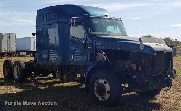 image for item DG8857 2006 International 9400i truck cab and chassis