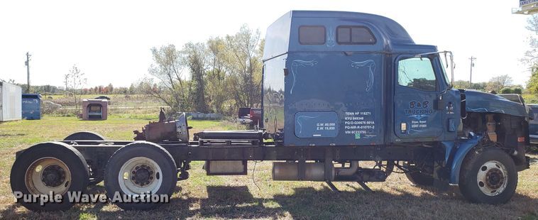 image for item DG8857 2006 International 9400i truck cab and chassis