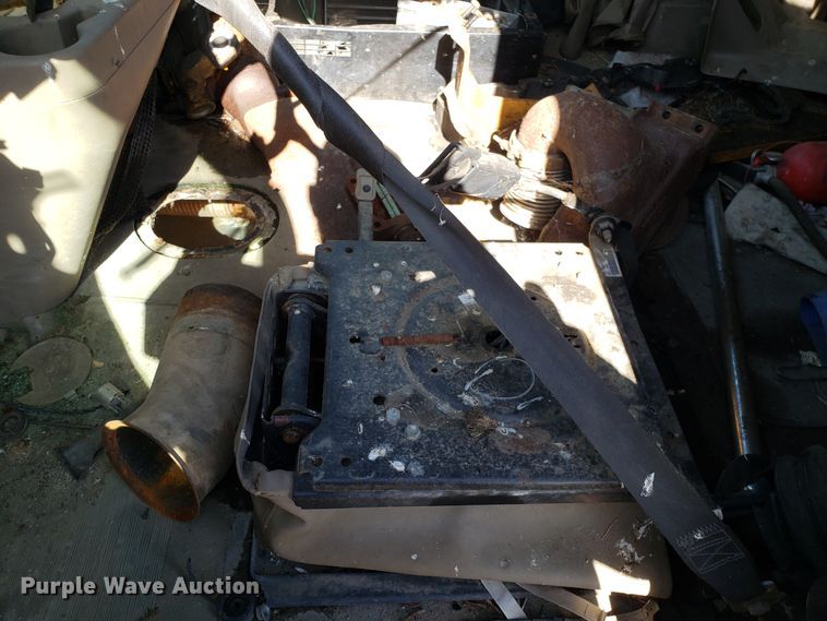 image for item DG8857 2006 International 9400i truck cab and chassis