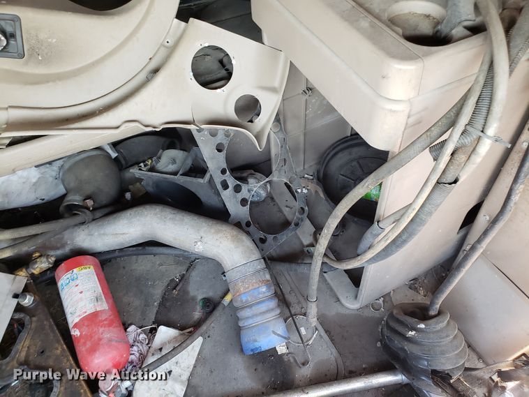 image for item DG8857 2006 International 9400i truck cab and chassis