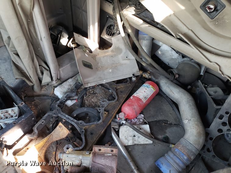 image for item DG8857 2006 International 9400i truck cab and chassis