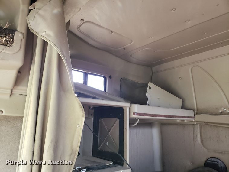 image for item DG8857 2006 International 9400i truck cab and chassis