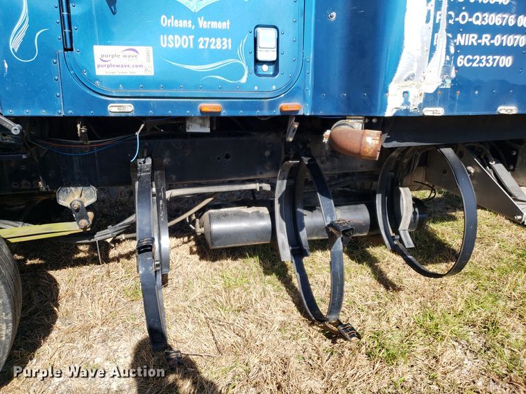 image for item DG8857 2006 International 9400i truck cab and chassis