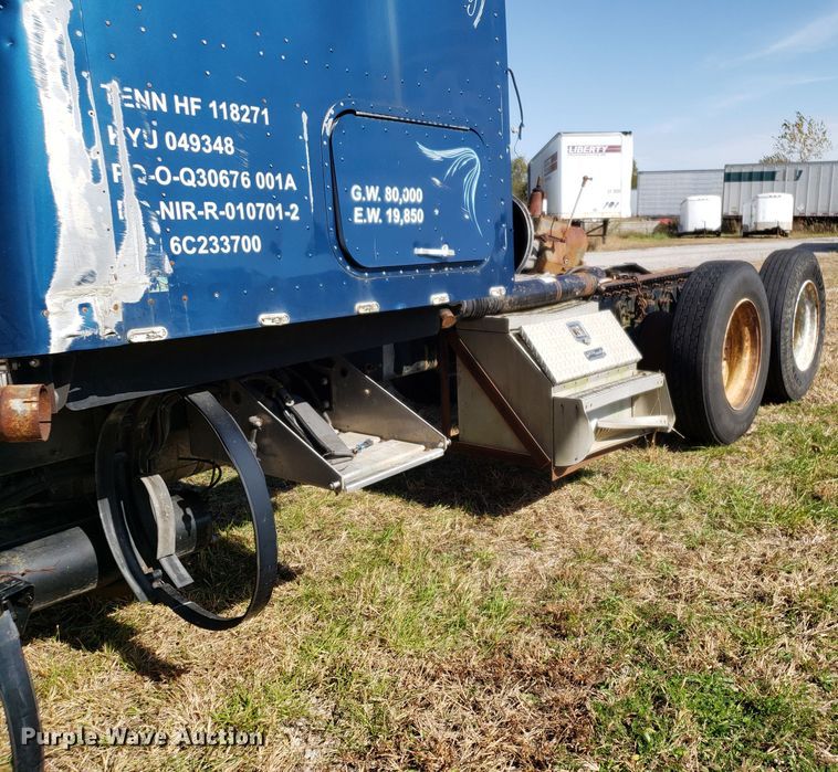 image for item DG8857 2006 International 9400i truck cab and chassis