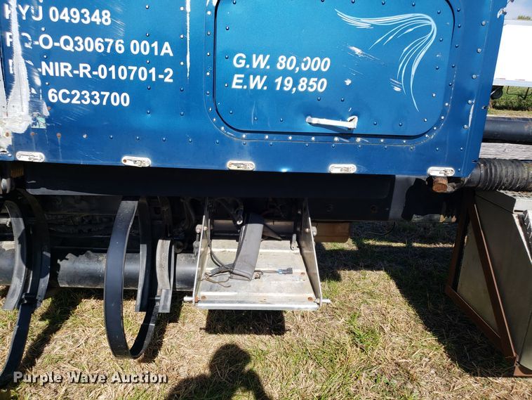 image for item DG8857 2006 International 9400i truck cab and chassis