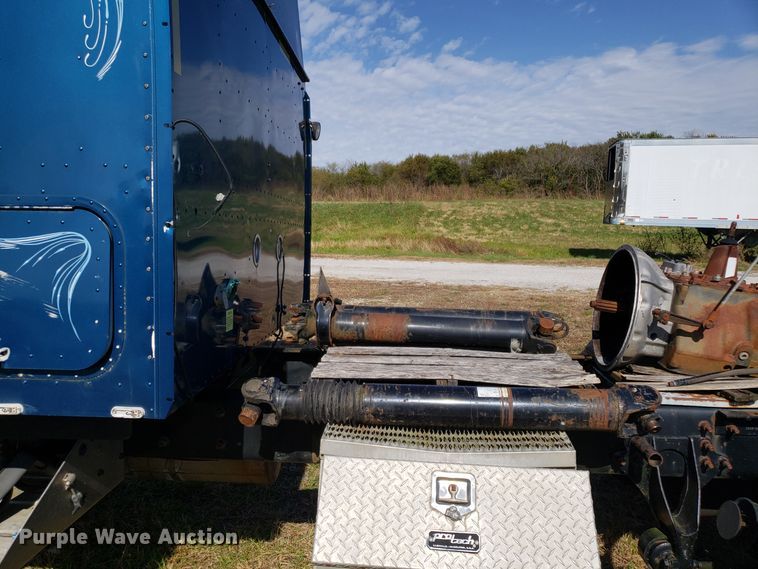 image for item DG8857 2006 International 9400i truck cab and chassis