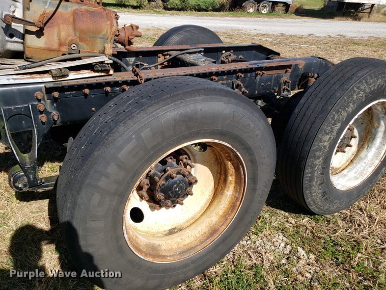 image for item DG8857 2006 International 9400i truck cab and chassis