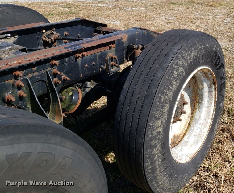 image for item DG8857 2006 International 9400i truck cab and chassis