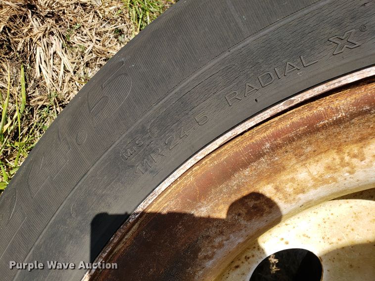 image for item DG8857 2006 International 9400i truck cab and chassis