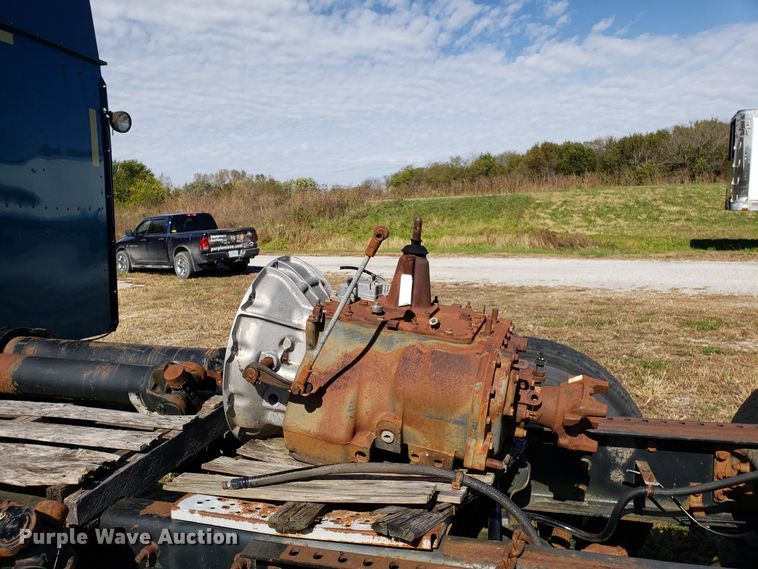 image for item DG8857 2006 International 9400i truck cab and chassis