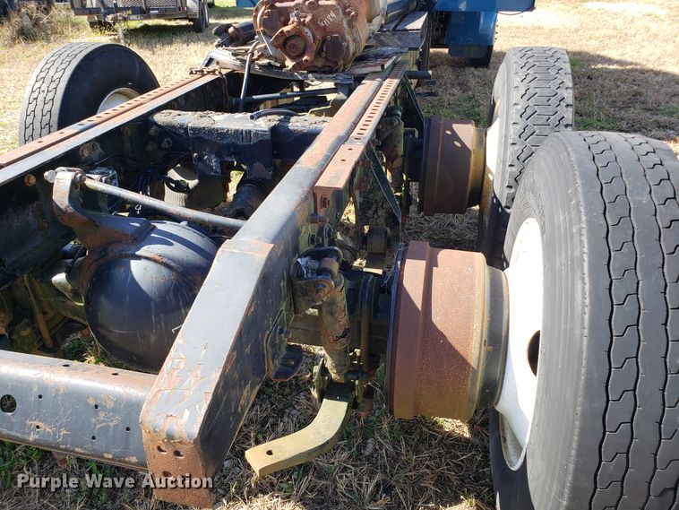 image for item DG8857 2006 International 9400i truck cab and chassis