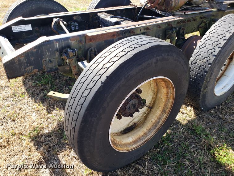 image for item DG8857 2006 International 9400i truck cab and chassis