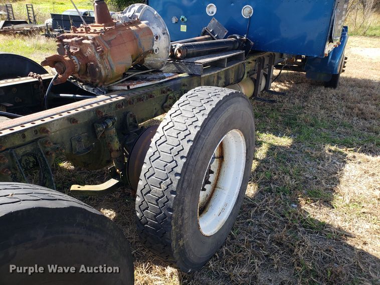 image for item DG8857 2006 International 9400i truck cab and chassis