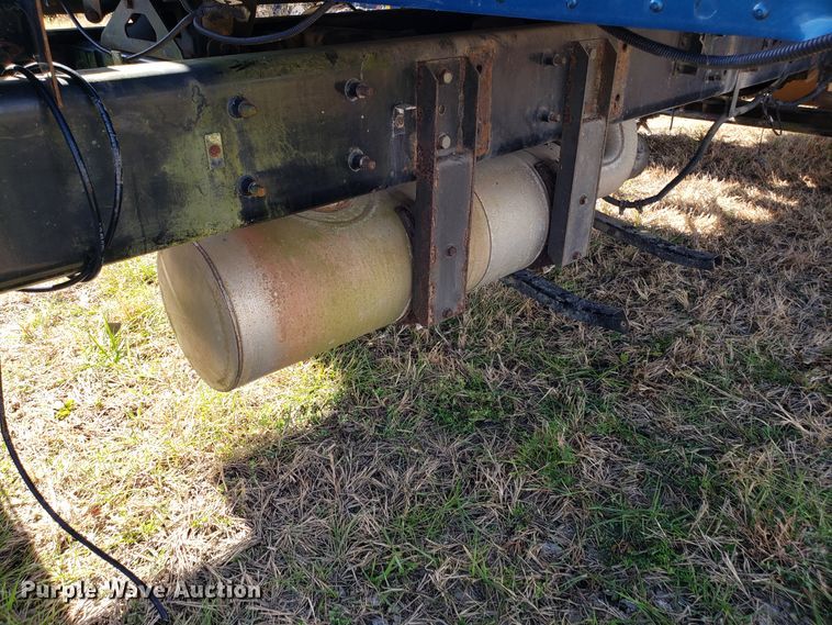 image for item DG8857 2006 International 9400i truck cab and chassis