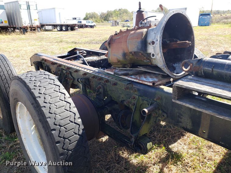 image for item DG8857 2006 International 9400i truck cab and chassis