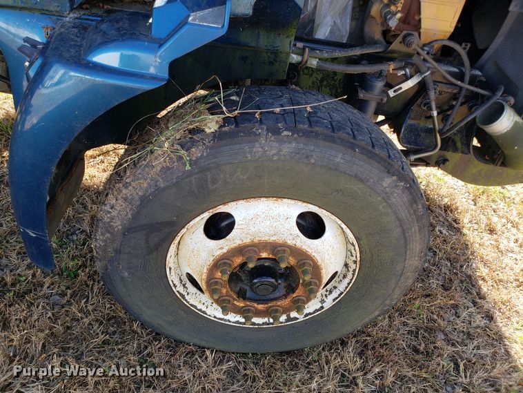 image for item DG8857 2006 International 9400i truck cab and chassis