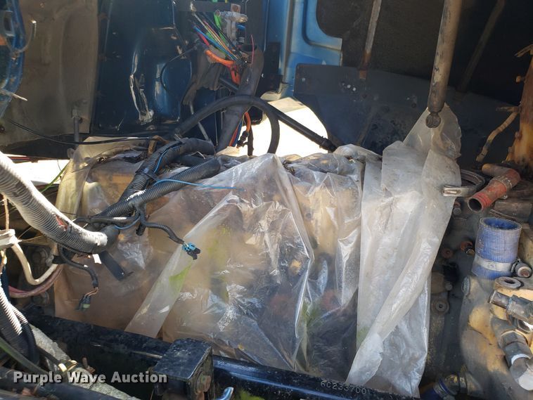 image for item DG8857 2006 International 9400i truck cab and chassis