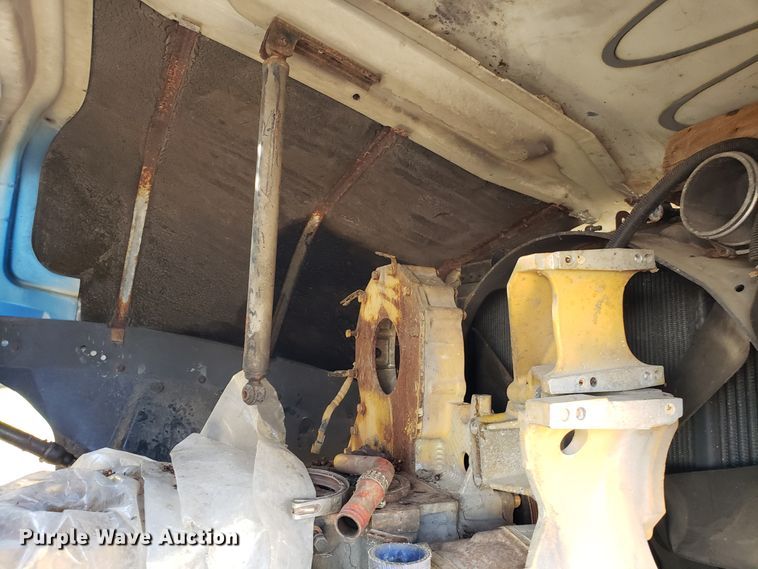 image for item DG8857 2006 International 9400i truck cab and chassis