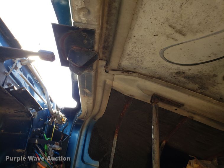 image for item DG8857 2006 International 9400i truck cab and chassis