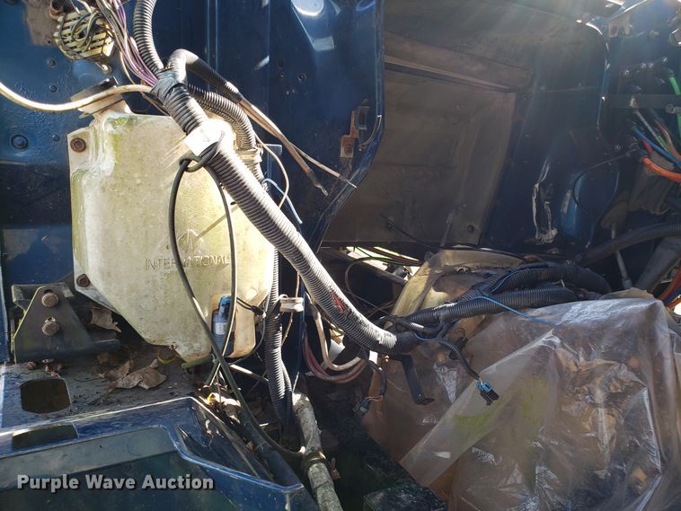 image for item DG8857 2006 International 9400i truck cab and chassis