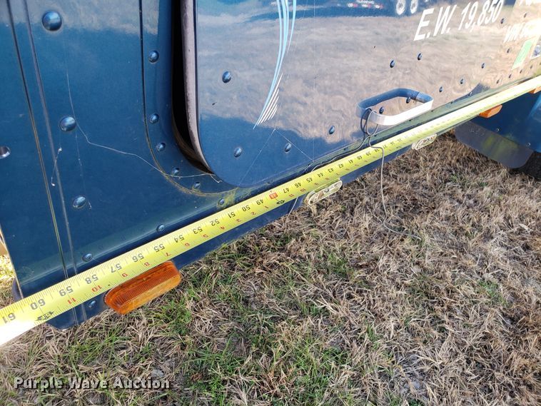 image for item DG8857 2006 International 9400i truck cab and chassis