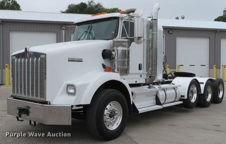 image for item DH1630 2011 Kenworth T800 semi truck