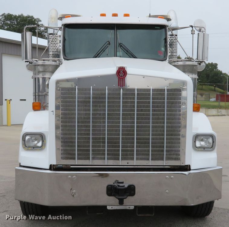 image for item DH1630 2011 Kenworth T800 semi truck