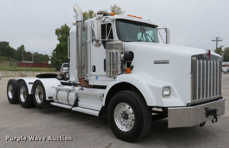 image for item DH1630 2011 Kenworth T800 semi truck