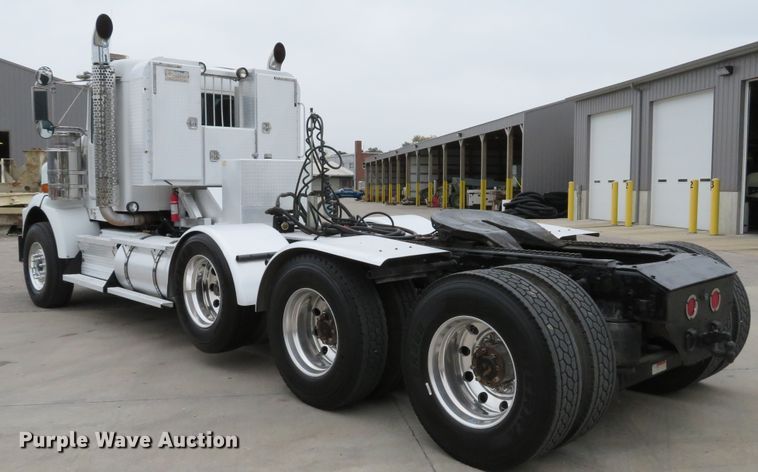 image for item DH1630 2011 Kenworth T800 semi truck