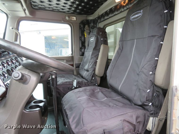 image for item DH1630 2011 Kenworth T800 semi truck