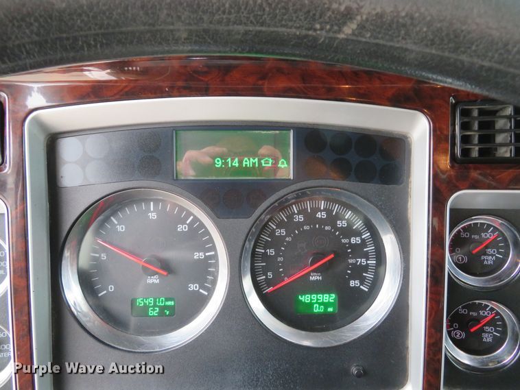 image for item DH1630 2011 Kenworth T800 semi truck