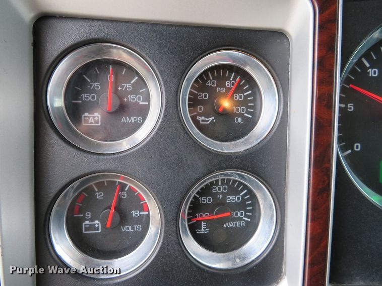 image for item DH1630 2011 Kenworth T800 semi truck