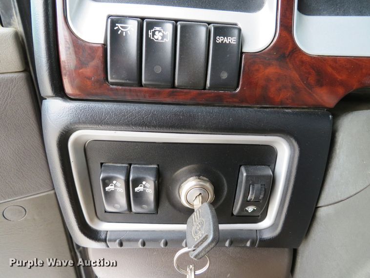 image for item DH1630 2011 Kenworth T800 semi truck