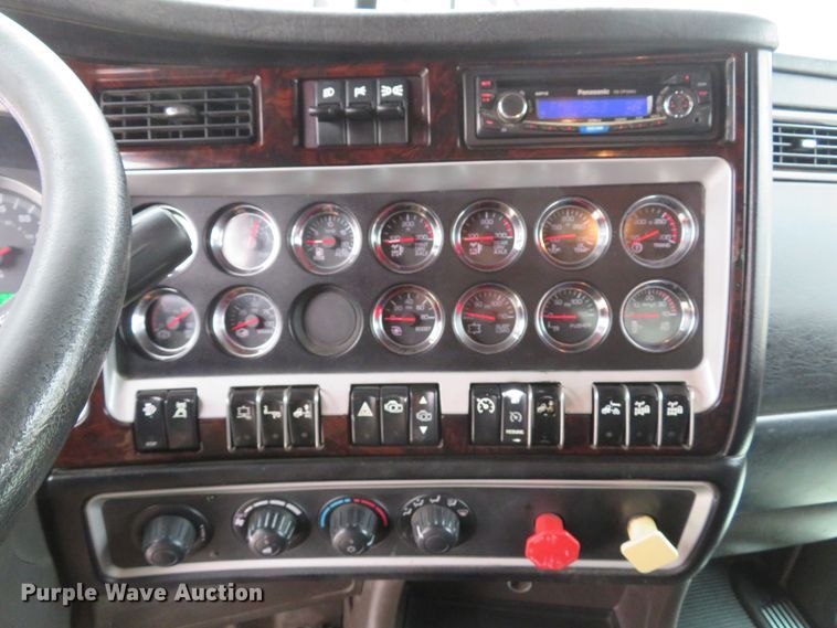 image for item DH1630 2011 Kenworth T800 semi truck