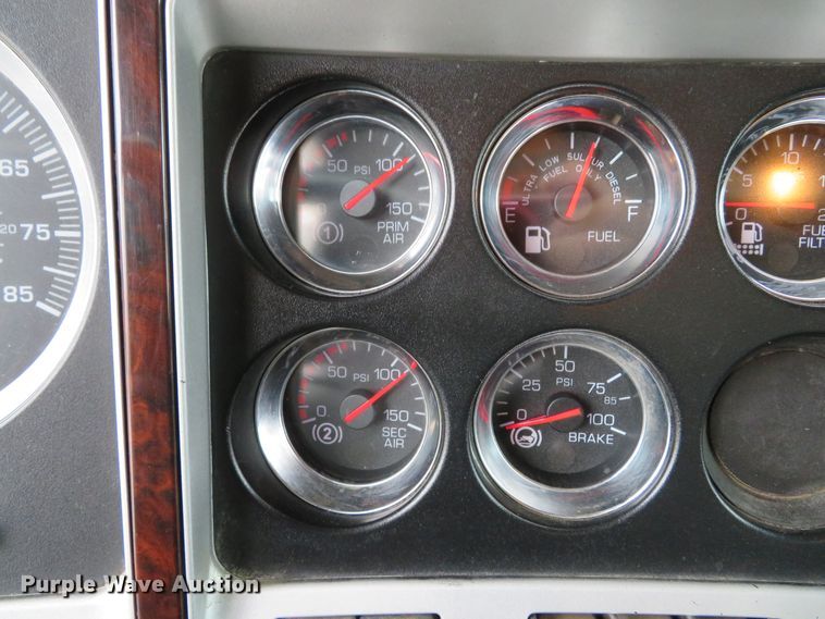 image for item DH1630 2011 Kenworth T800 semi truck