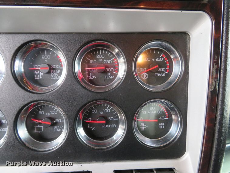 image for item DH1630 2011 Kenworth T800 semi truck