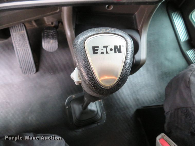 image for item DH1630 2011 Kenworth T800 semi truck