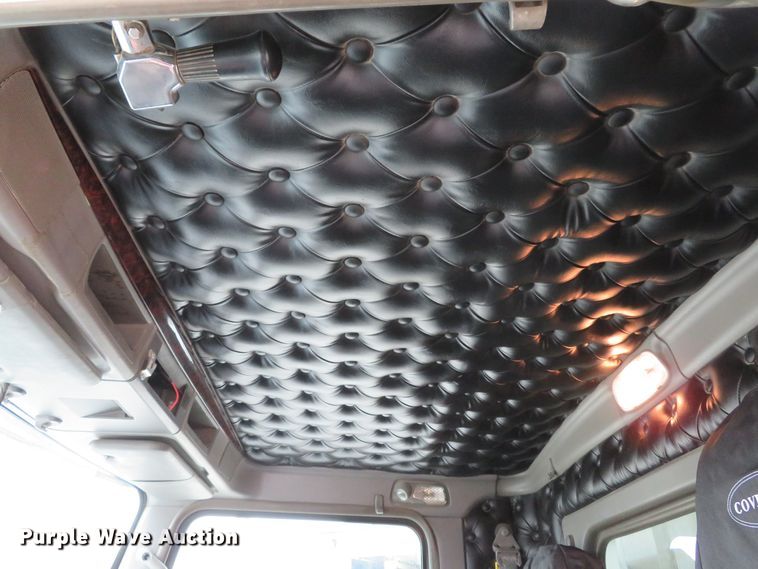 image for item DH1630 2011 Kenworth T800 semi truck