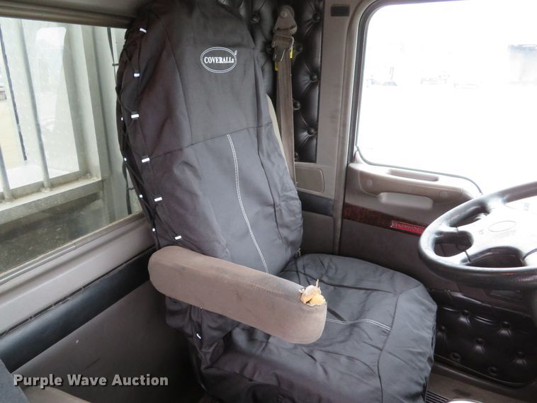 image for item DH1630 2011 Kenworth T800 semi truck