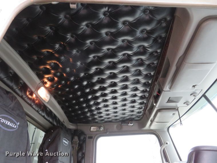 image for item DH1630 2011 Kenworth T800 semi truck