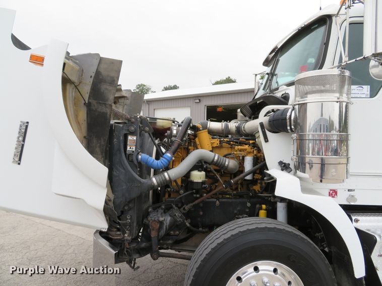 image for item DH1630 2011 Kenworth T800 semi truck