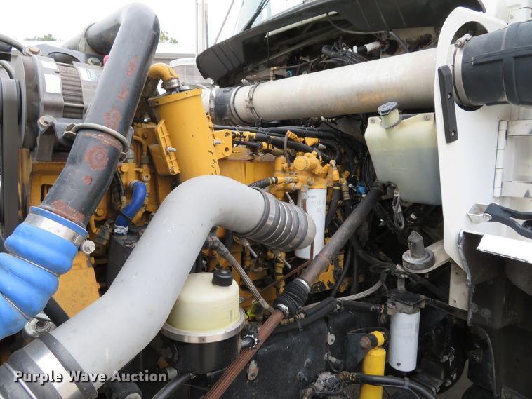 image for item DH1630 2011 Kenworth T800 semi truck