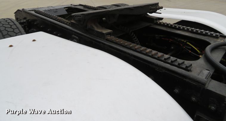 image for item DH1630 2011 Kenworth T800 semi truck