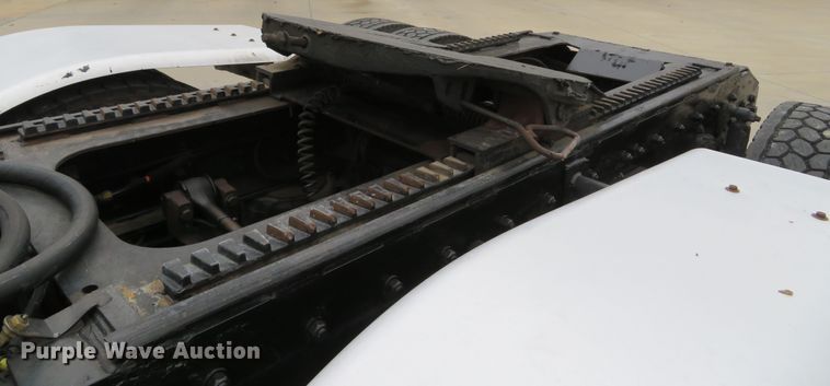 image for item DH1630 2011 Kenworth T800 semi truck