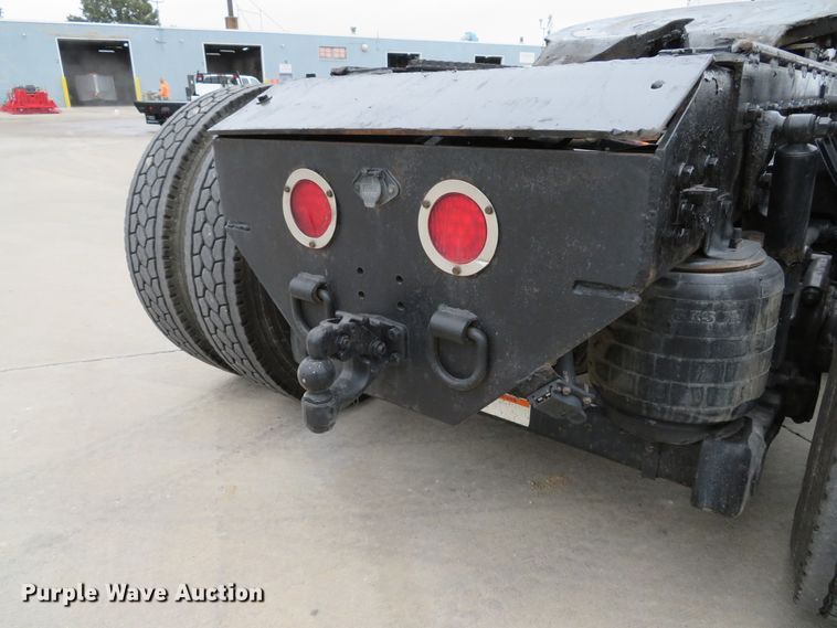 image for item DH1630 2011 Kenworth T800 semi truck