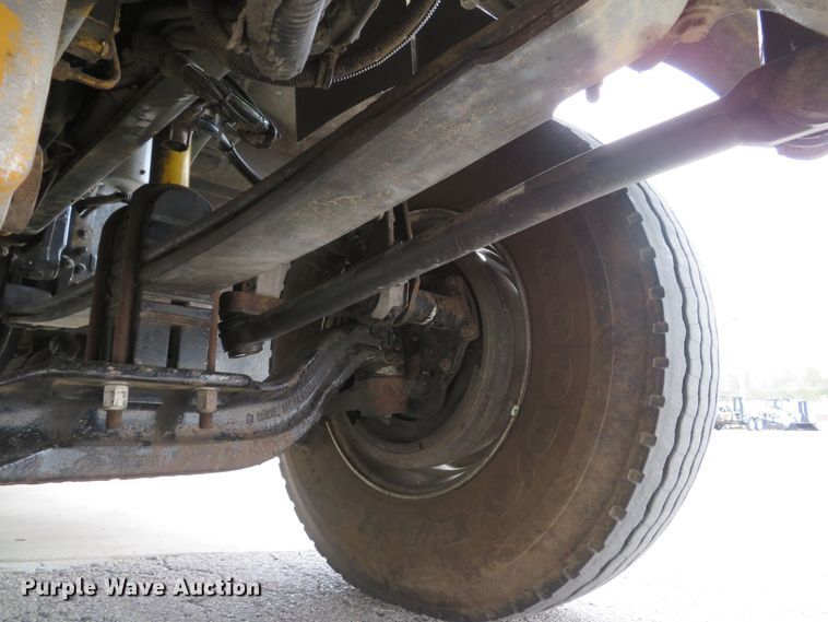 image for item DH1630 2011 Kenworth T800 semi truck