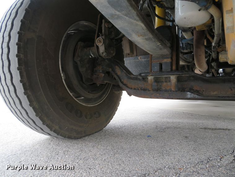 image for item DH1630 2011 Kenworth T800 semi truck