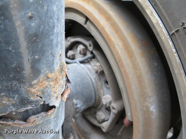 image for item DH1630 2011 Kenworth T800 semi truck