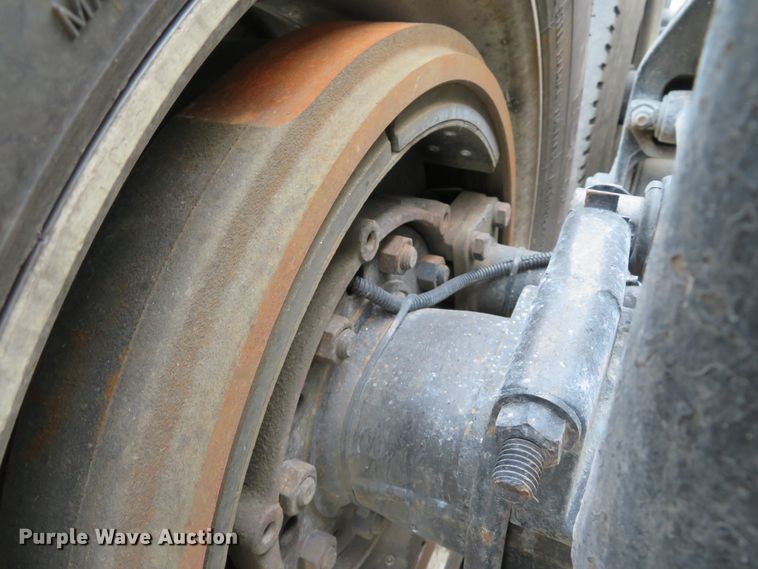 image for item DH1630 2011 Kenworth T800 semi truck