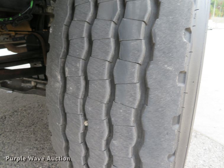 image for item DH1630 2011 Kenworth T800 semi truck